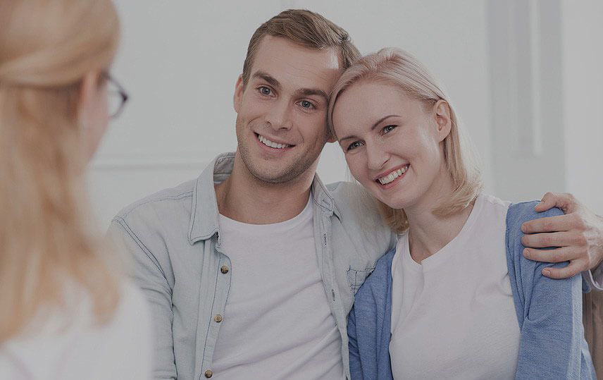 Casal no consultório